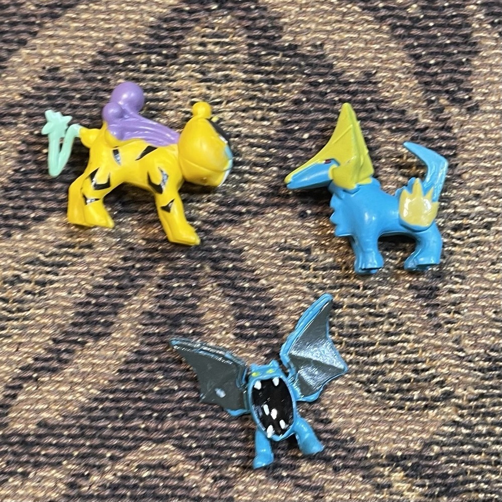 Vtg 2007 RL/W Pokemon Raikou Golbat Magnetric 1" Mini Figures Lot Of 3